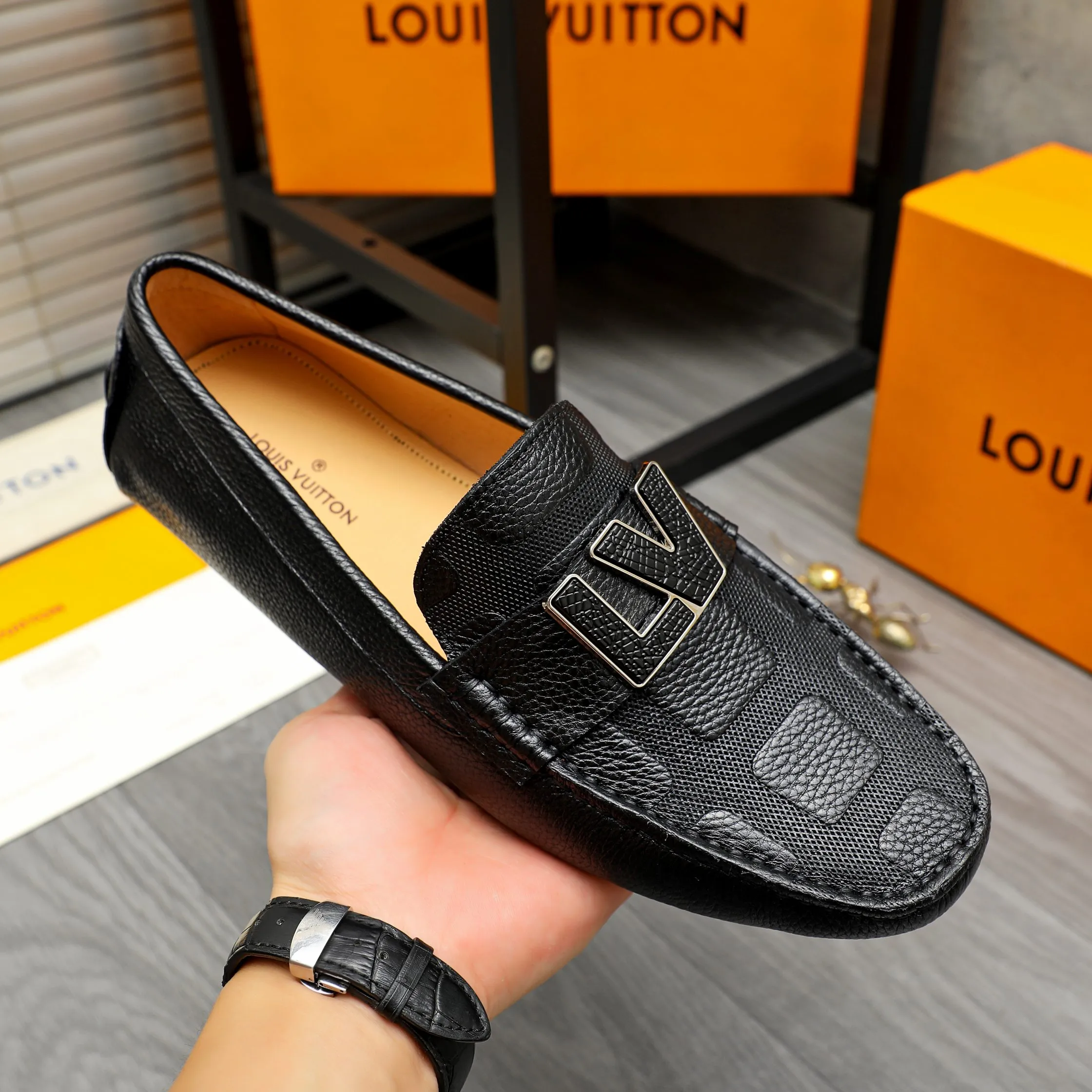 Men's shoes 💰380 Product trademark: LV "Louis Vuitton" casual slip-on shoes Regular size: 38-45 (45 is custom-made and non-returnable) Product material: Selected pebbled embossed cowhide upper, pigskin lining, rubber outsole